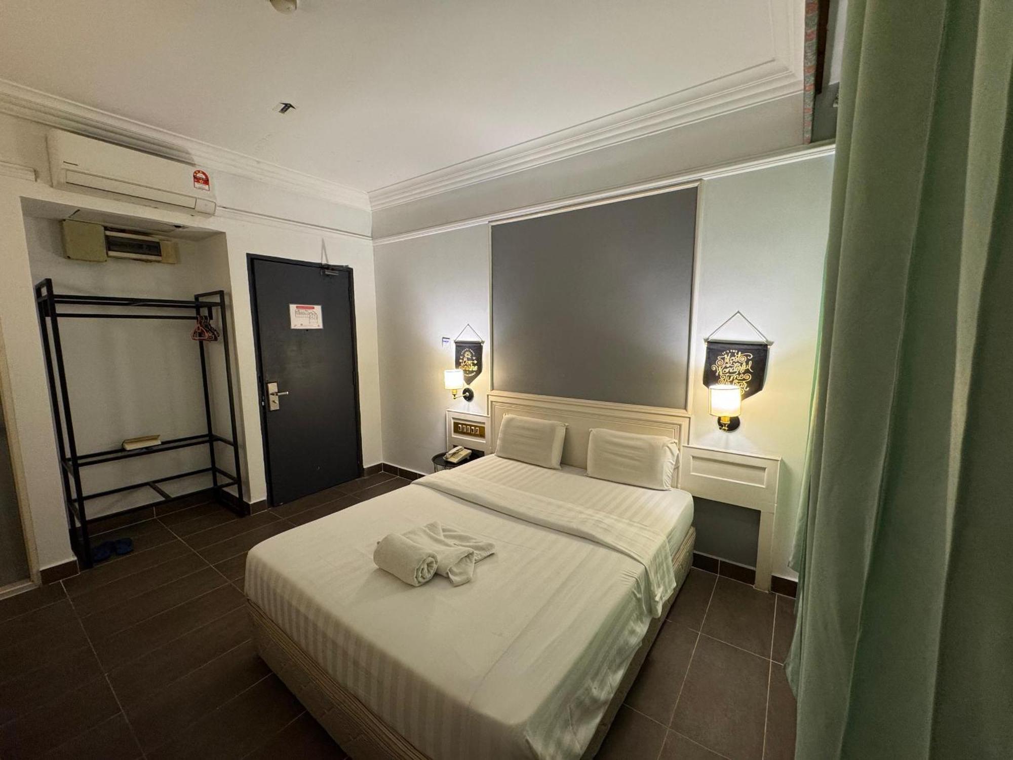 Hotel Deleeton Кота-Кинабалу Экстерьер фото