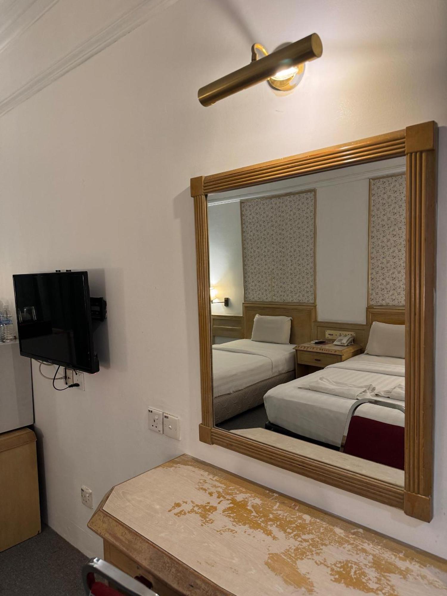 Hotel Deleeton Кота-Кинабалу Экстерьер фото