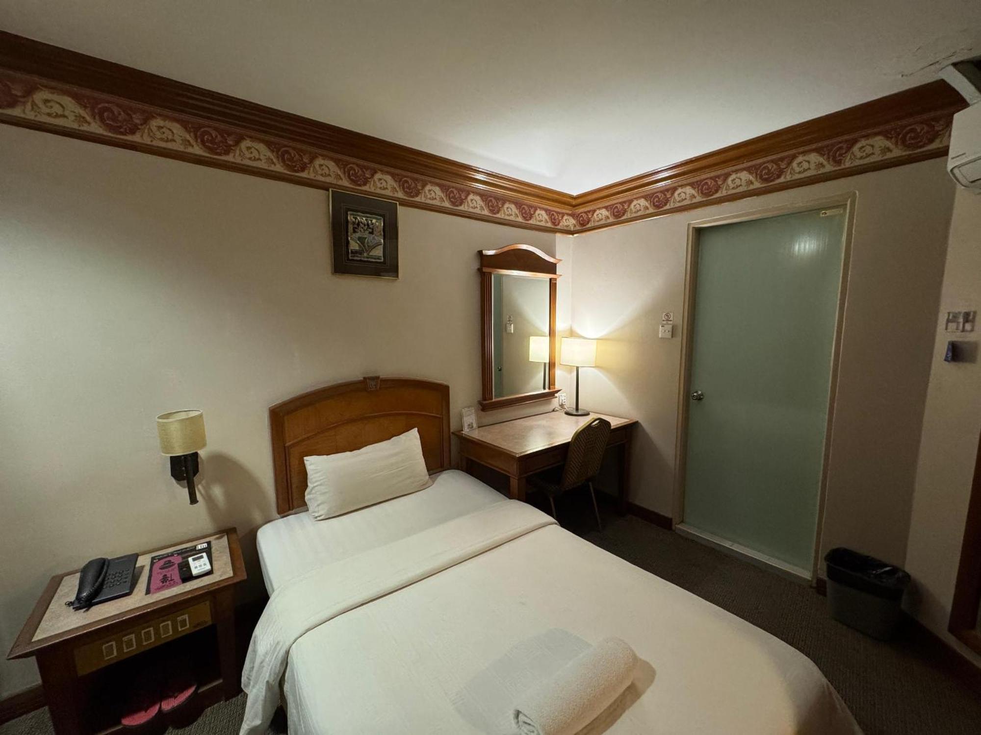 Hotel Deleeton Кота-Кинабалу Экстерьер фото
