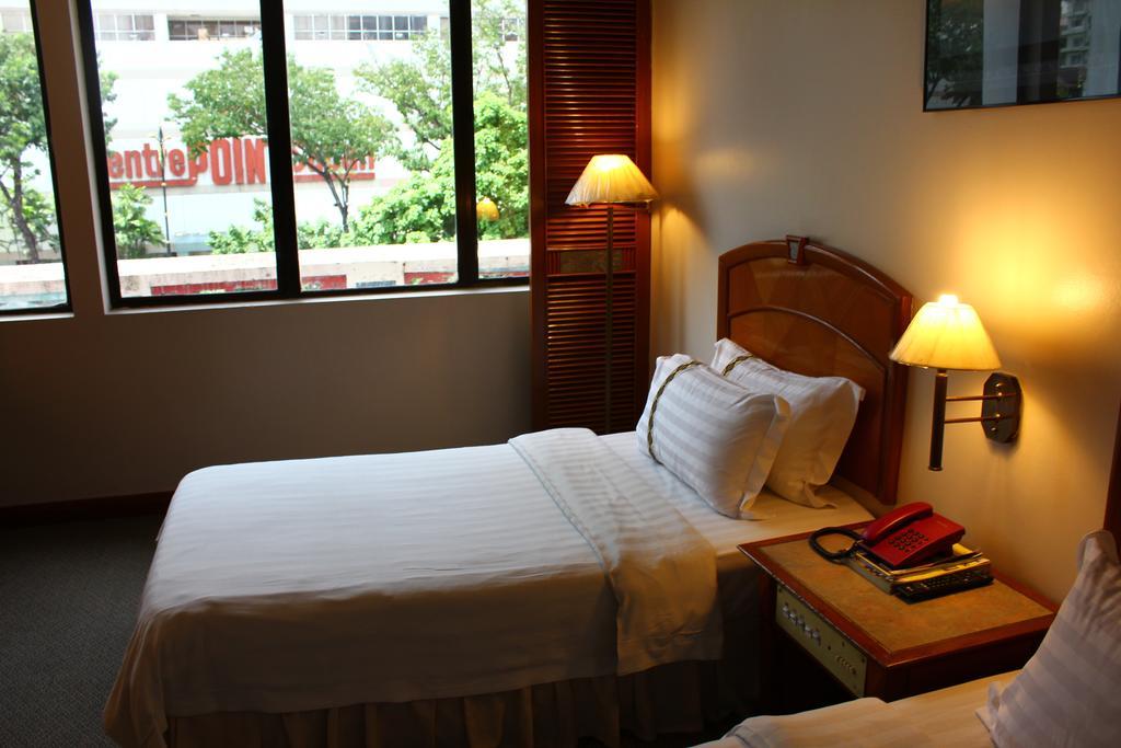 Hotel Deleeton Кота-Кинабалу Номер фото