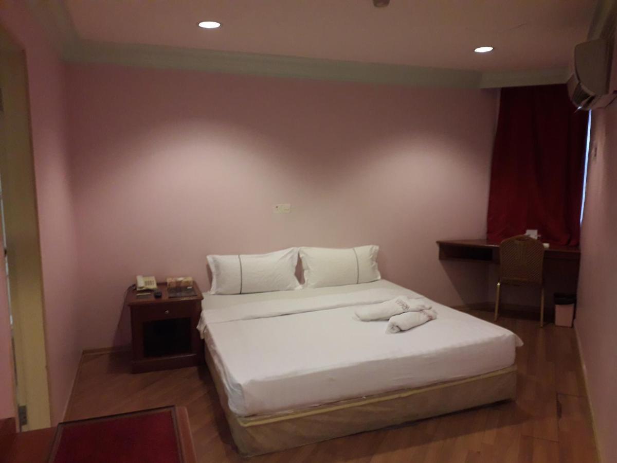 Hotel Deleeton Кота-Кинабалу Экстерьер фото