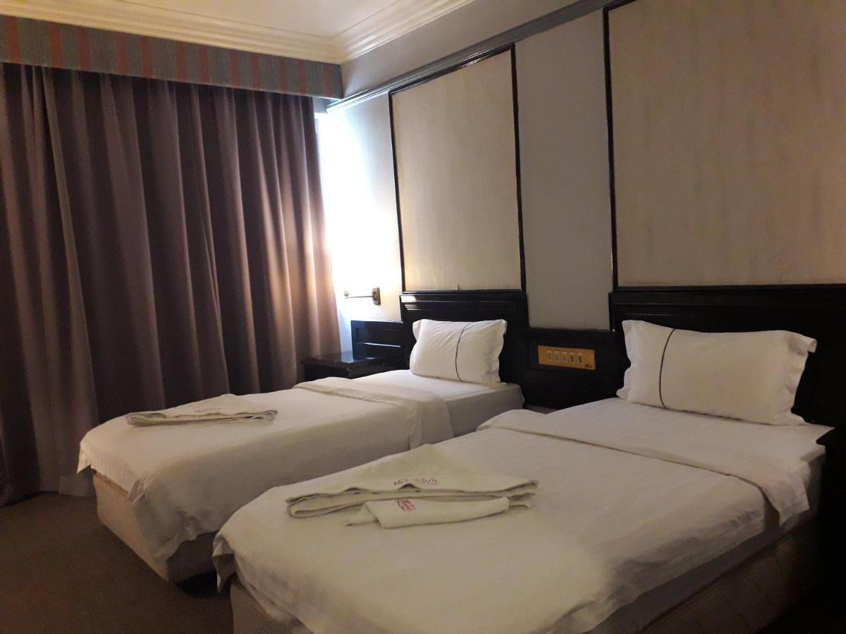 Hotel Deleeton Кота-Кинабалу Экстерьер фото