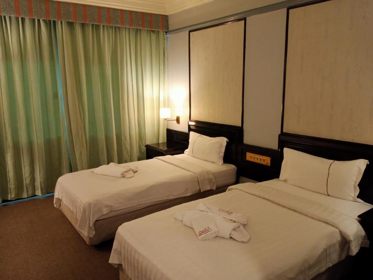 Hotel Deleeton Кота-Кинабалу Экстерьер фото